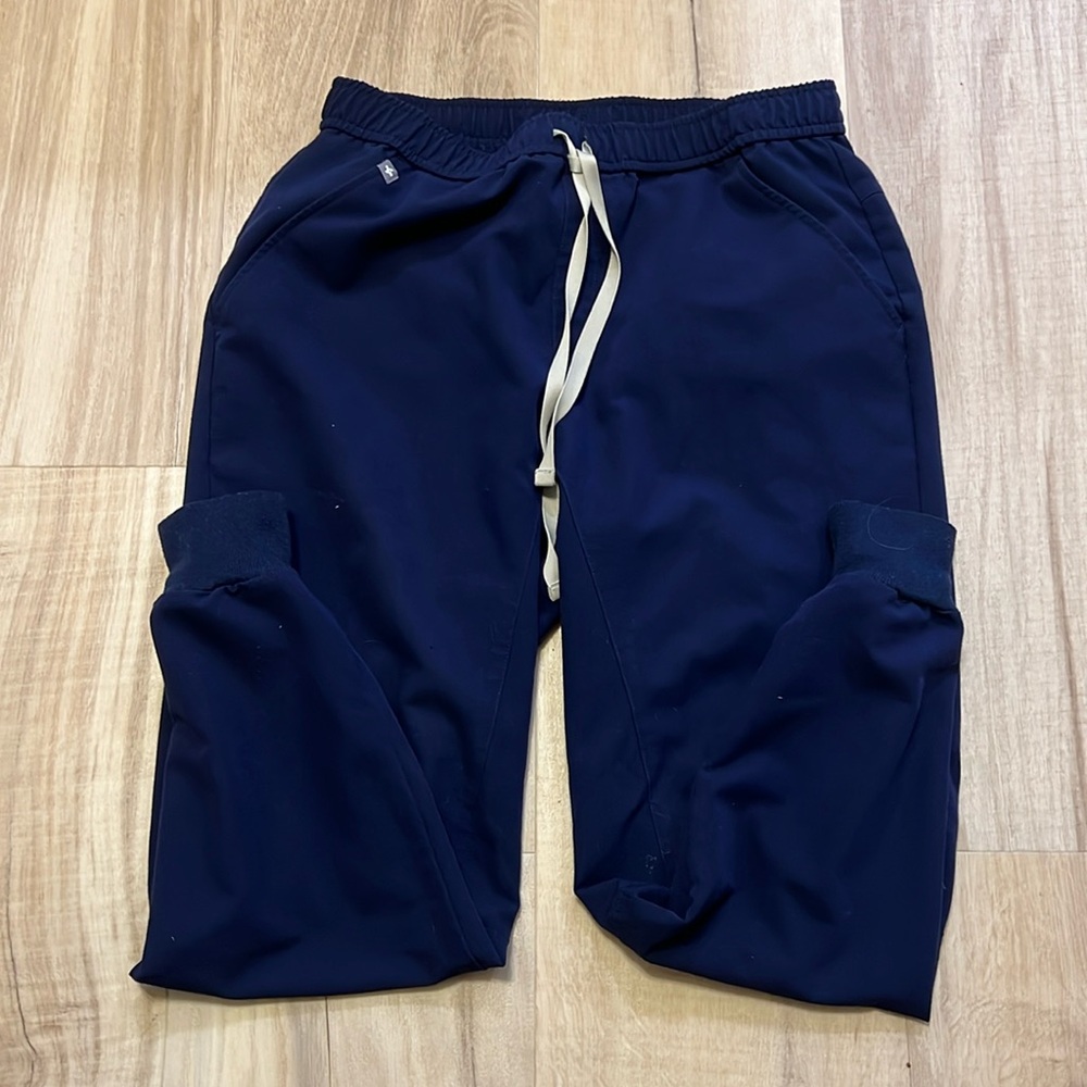Men’s figs jogger scrub set